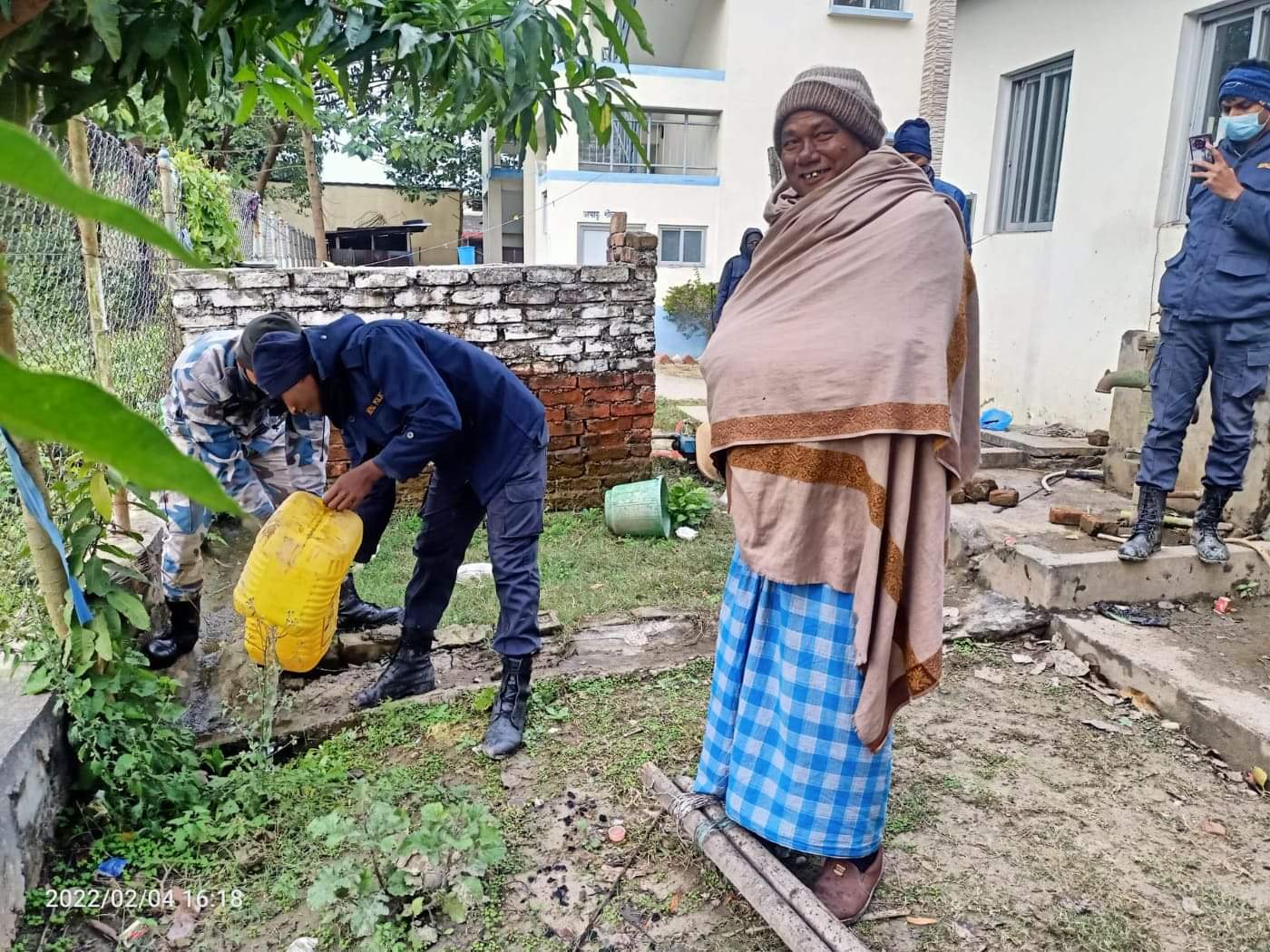 लोकल मदिरा नियन्त्रणमा लिई प्रहरीद्वारा नष्ट