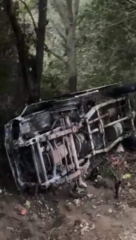 माछा लिएर काठमाडौं जादै गरेको पिकप दुर्घटना : गाडीपुर्ण रुपमा जलेर नस्ट