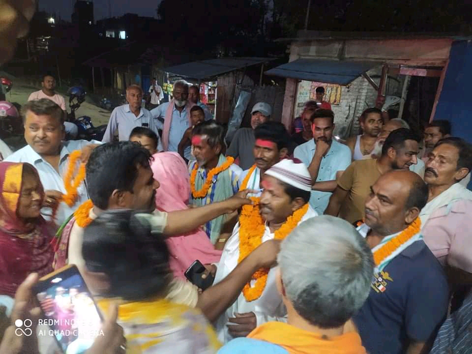 लहान ५ मा अब्दुल करिमको नेतृत्वमा ६० जना एमाले प्रत्यागगरी काङ्ग्रेसमा प्रवेश