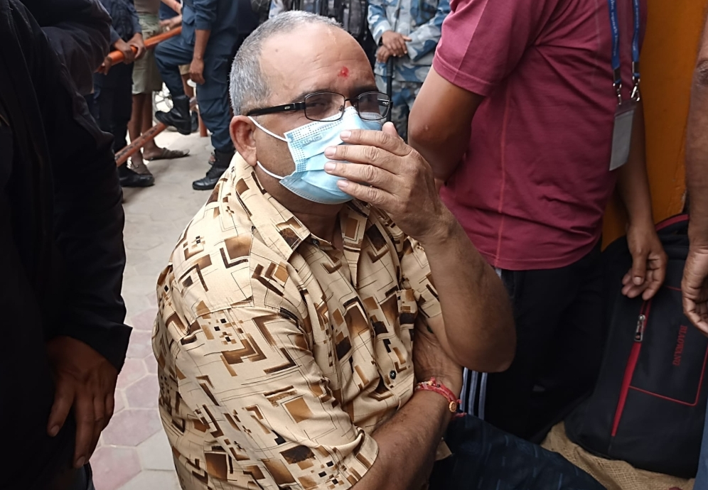 धनुषाको मालपोत कार्यलयका प्रमुख पाँच लाख घुस सहित परे प्रहरीको फन्दाम