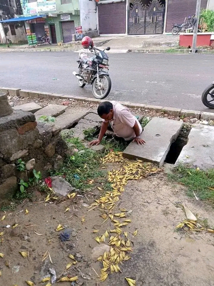 सदरमुकाम परासीकाे नाला अब्यवस्थित नालामा एक पुरुष खसेर घाईते