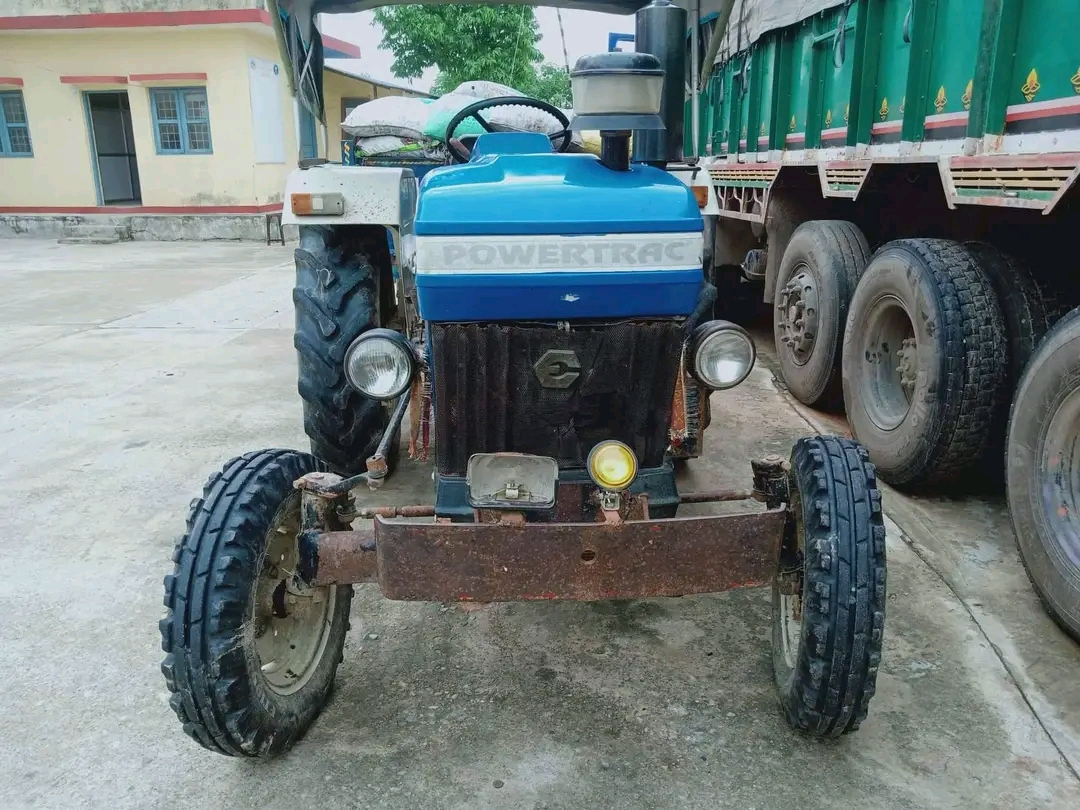 बुडन्तवापुर नाका बाट एक भारतीय ट्रेक्कटर ट्राली महेशपुर भन्सार द्वारा पक्राउ