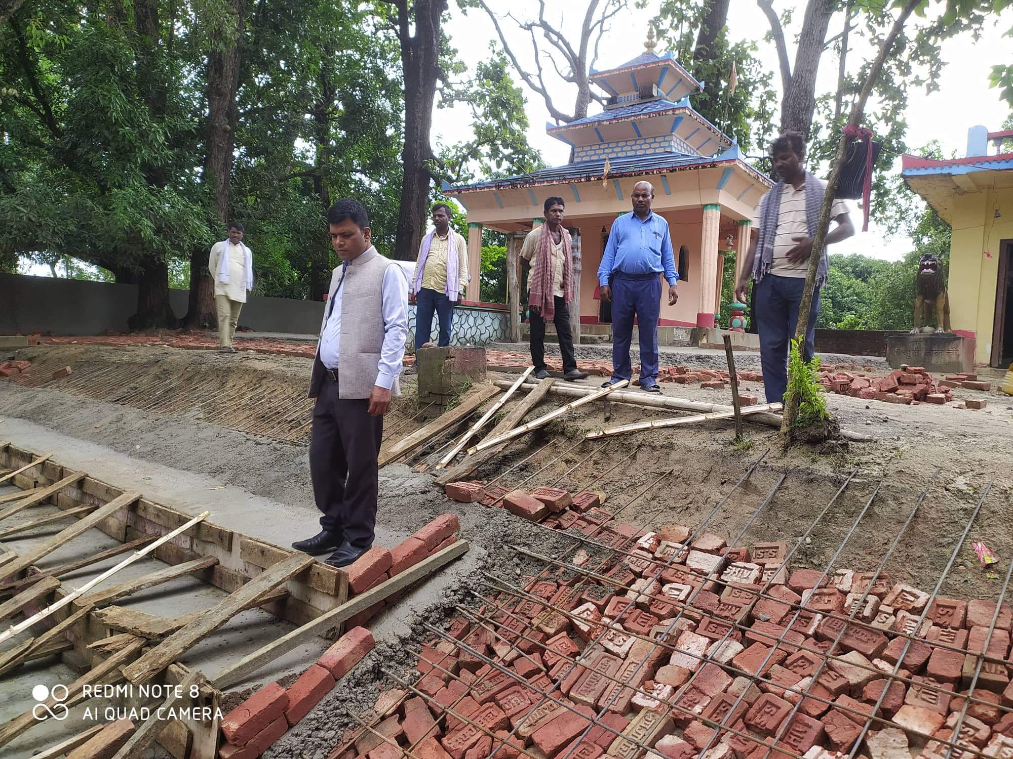 लहान १८ को पोखरी सौर्न्दर्यकरणमा टुक्रा ईटा प्रयोग उप- मेयरको अनुगमन