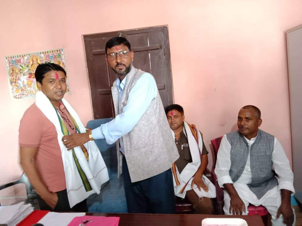 जिल्ला समन्वय समिति सिरहाका पदाअधिकारीलाई सखुवानकारकट्टीद्वारा सम्मान