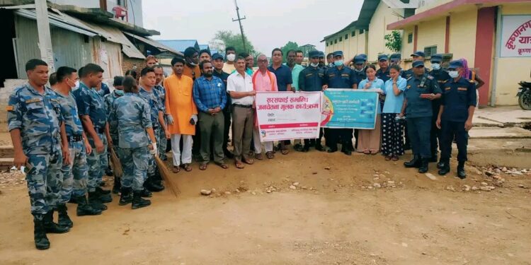 सरसफाईको भावना जागृत गर्न कृष्णनगर बजारमा गरियो सरसफाई