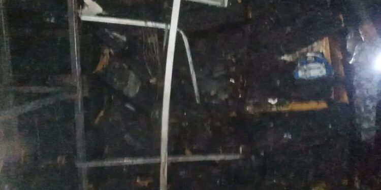 breaking news:लहानको टयार पसलम आगामी हुँदा लाखौं बराबर समान जलेर नष्ट