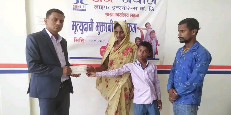 श्रीमान गुमाएकी जसन लाई प्रबन्धक महतो द्वारा क्रिया खर्च सहित १४ लाख सहयोग