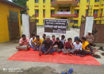 करारका कर्मचारीद्वारा लहानका मेयर चौधरी विरुद्ध धारणा