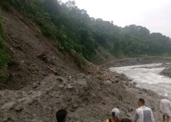 बाग्लुङ, लमजुङ र कालिकोटमा पहिरो जाँदा सडक अवरुद्ध