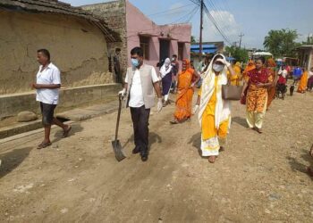 जनप्रतिनिधिद्वारा लहान ४ मा सरसफाई कार्यक्रम