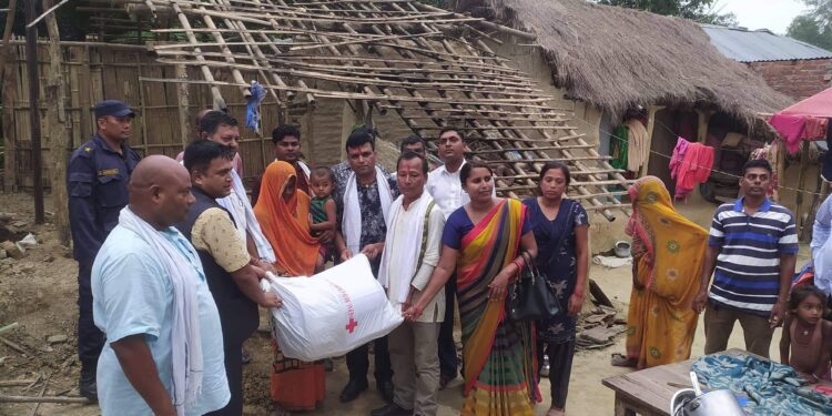 आगलागी पीडित ,पत्नी शोकमा रहेका अतिबिपन्न परिवारलाई राहत सहयोग