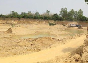 सिराहामा चाइना रेल्वेको बदमासी, वर्षामा पनि निरन्तर नदी उत्खनन्