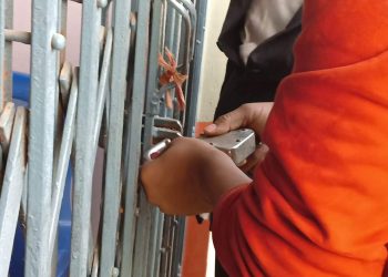 सिरहा: व्यापारीहरुले गरे विष्णुपुर गाउँपालिकामा घण्टौ तालाबन्दी