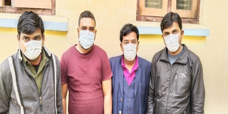 यातायात कार्यालय लहानमा सेवाग्राहिलाइ हैरानी दिने चार जना बिचौलिया नियन्त्रण