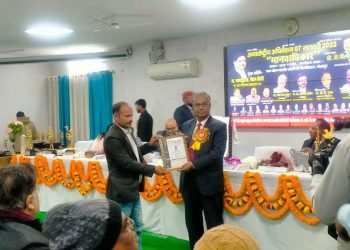 तीसरी आँखा अन्तर्राष्ट्रिय मानवअधिकार मानवअधिकार सम्मेलनमा नेपाल रौतहटको युवा पत्रकार इसत्याक अहमदलाई सम्मान गरिएको छ