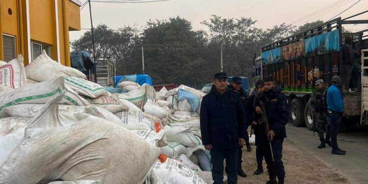 जिल्ला प्रहरी कार्यालय नवलपरासीक‍ो ठूलो सफलता ६३ लाख मुल्य बराबरको चिनी बरामद