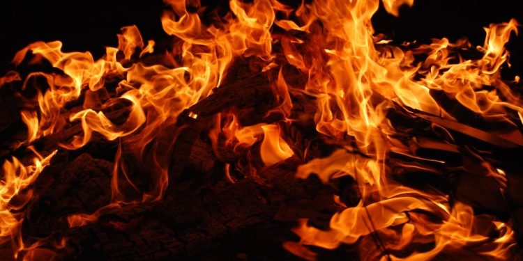 लण्डनमा आगलागी ११ जना अस्पताल भर्ना