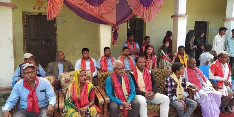 शिक्षकको आशिर्वाद विद्यार्थीलाई बिदाई