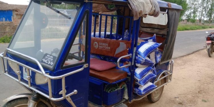 भारतबाट नेपालतर्फ भन्सार छलिँ हारामोटर प्रहरीद्वारा समान बरामद