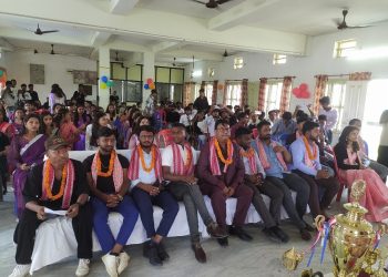 फेर्वेल कार्यक्रममा विद्यार्थी