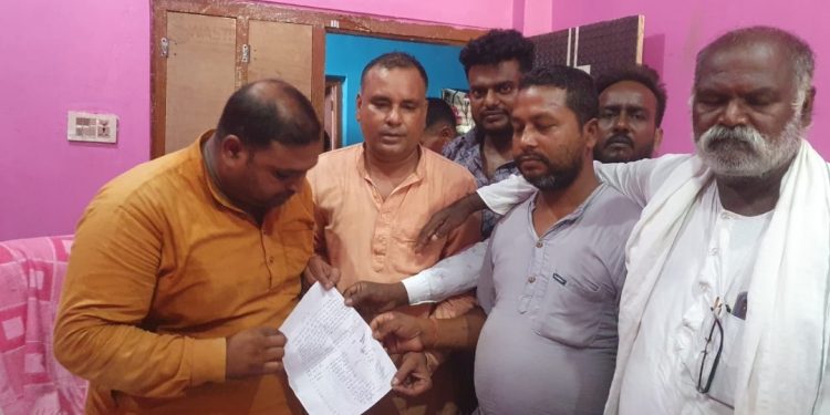 सिरहाको नरहा गाउँपालिकामा बजेट पारदर्शिता माग, विरोध प्रदर्शनको चेतावनी”