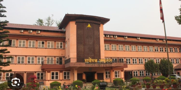 मधेश प्रदेशको नयाँ ऐनविरुद्ध १२४ कर्मचारीको कानुनी लडाई