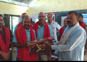 लहानमा लायन्स क्लबको पहल, दलित विद्यालयलाई पंखा सहयोग”