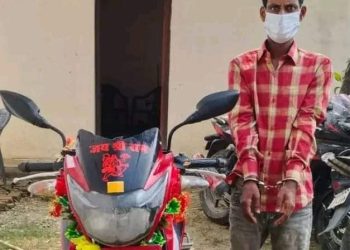रौतहटमा एसपीको नक्कली घुमुवा बनेर पैसा असुल्दै हिँड्ने व्यक्तिलाई लागुऔषधसहित पक्राउ