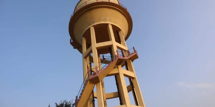 “वर्षौँदेखि अलपत्र खानेपानी ट्याङ्की: सरकारी बेवास्ताले सिराहाका बासिन्दा प्यासै, संरचना चोरीमा”