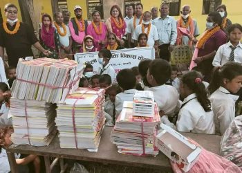 महिला जनशक्ति विकास केन्द्रद्वारा शैक्षिक र सरसफाइ सामग्री वितरण