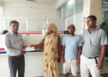 मलेसियामा दिवंगत महरानका परिवारलाई सन नेपाल लाइफले १४ लाखको बीमा रकम प्रदान”