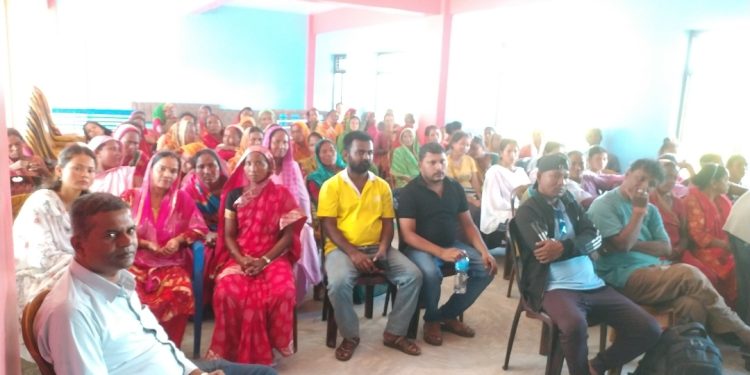 किसानहरूको आय वृद्धि र जैविक खेती प्रवर्द्धन गर्न कृषक महासंघ द्वारा लहानमा सामग्री वितरण