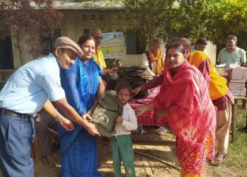 लहान फुलवारी लायन्स क्लबद्वारा शैक्षिक सामग्री वितरण