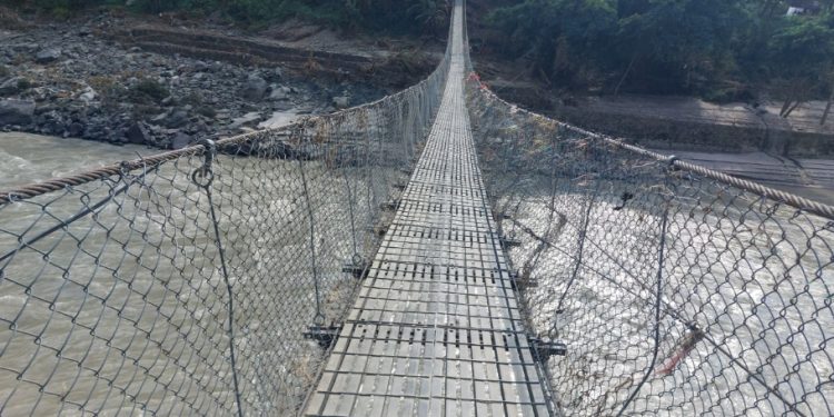 बाढी प्रभावित झोलुङ्गे पुल मर्मतपछि पुनः सञ्चालनमा