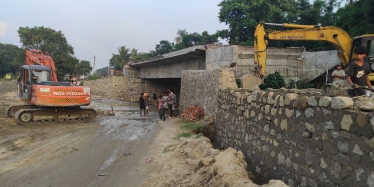 सप्तरी: हुलाकी राजमार्गको कालिया खोलामा पुल अभावले समस्या