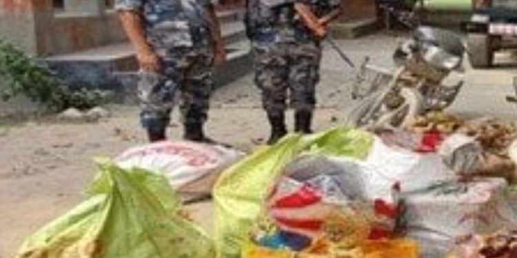 सशस्त्र प्रहरीको सक्रियता: मोटरसाइकल र लाखौँको भन्सार छली सामान बरामद
