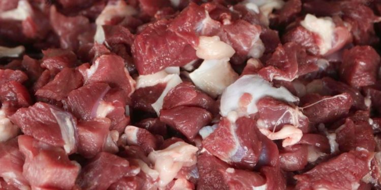 “लहानमा बजार अनुगमन तीव्र: मासु र तेलमा ठगी गर्ने पसललाई जरिवाना”