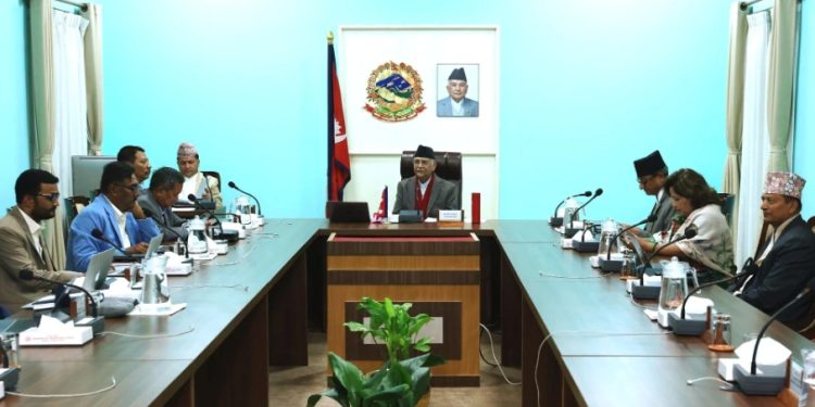 ऊर्जामन्त्रीलाई प्रधानमन्त्री ओलीको निर्देशन : “उद्योगको विद्युत् कटौतीको निर्णय आफैं गर्नुहोस्”