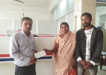 गोलबजारका गढाई चमारको साउदीमा मृत्यु, परिवारलाई बीमा रकम हस्तान्तरण