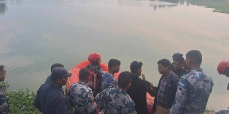 सर्लाहीमा पोखरीमा कार खस्दा दुई जनाको मृत्यु