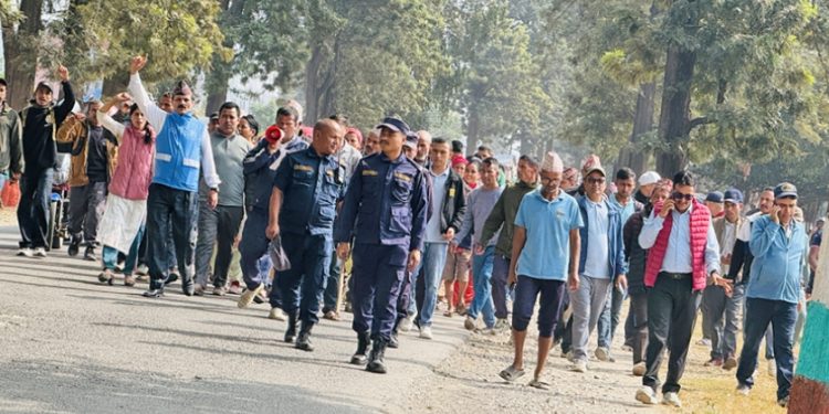 सुर्खेतमा गाडी दुर्घटनापछि प्रहरी लापरबाहीविरुद्ध आक्रोशित प्रदर्शन