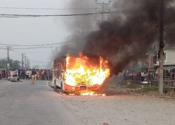 सुनसरीमा बसको ठक्करले किशोरीको मृत्यु, आक्रोशित स्थानीयद्वारा बसमा आगजनी