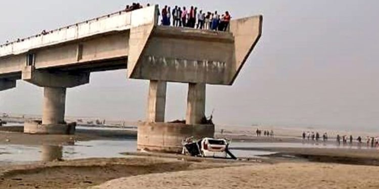 गुगल म्यापको भर पर्दा भत्केको पुलबाट खस्यो कार, ३ को ज्यान गयो