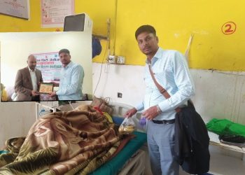 लहानमा जेसिजद्वारा बिरामीलाई फलफूल वितरण, स्वास्थ्य लाभको कामना