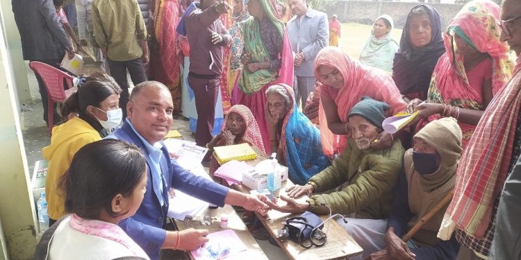 लहान : नि:शुल्क स्वास्थ्य शिविरमा तीन सयभन्दा बढीले सेवा लिए