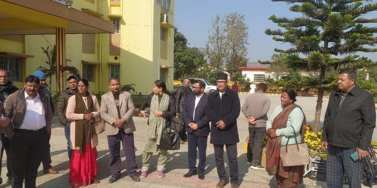 समग्र जनउत्थान केन्द्रद्वारा जिविकोपार्जनका लागि सिलाई मेसिन वितरण