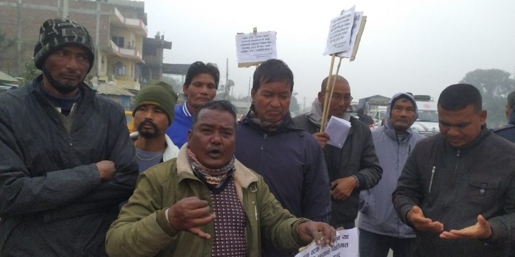 थारू भाषा उपेक्षा भएको भन्दै सप्तरीमा चर्कियो विरोध प्रदर्शन