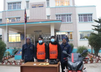 सिराहामा लागू औषध ब्राउन सुगरसहित दुई युवा प्रहरीको फन्दामा