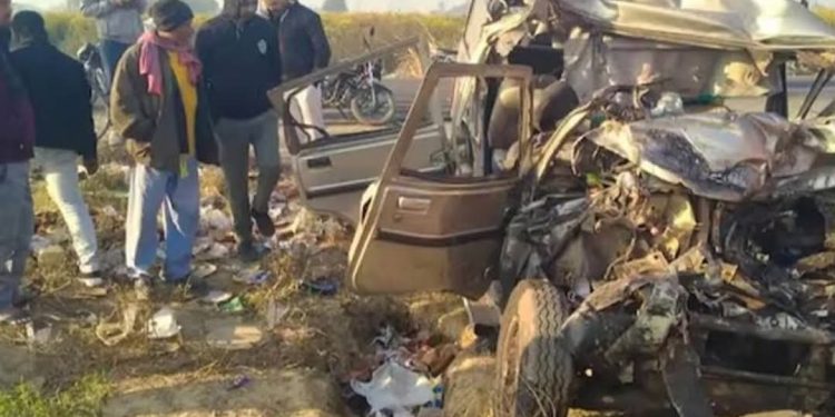 प्रयागराज जाँदै गरेका १० भक्तजनको दुर्घटनामा मृत्यु