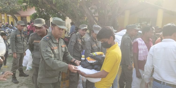 ईद विशेष राहत लहान नगरपालिकाद्वारा विपन्न मुस्लिम समुदायलाई खाद्य सामग्री